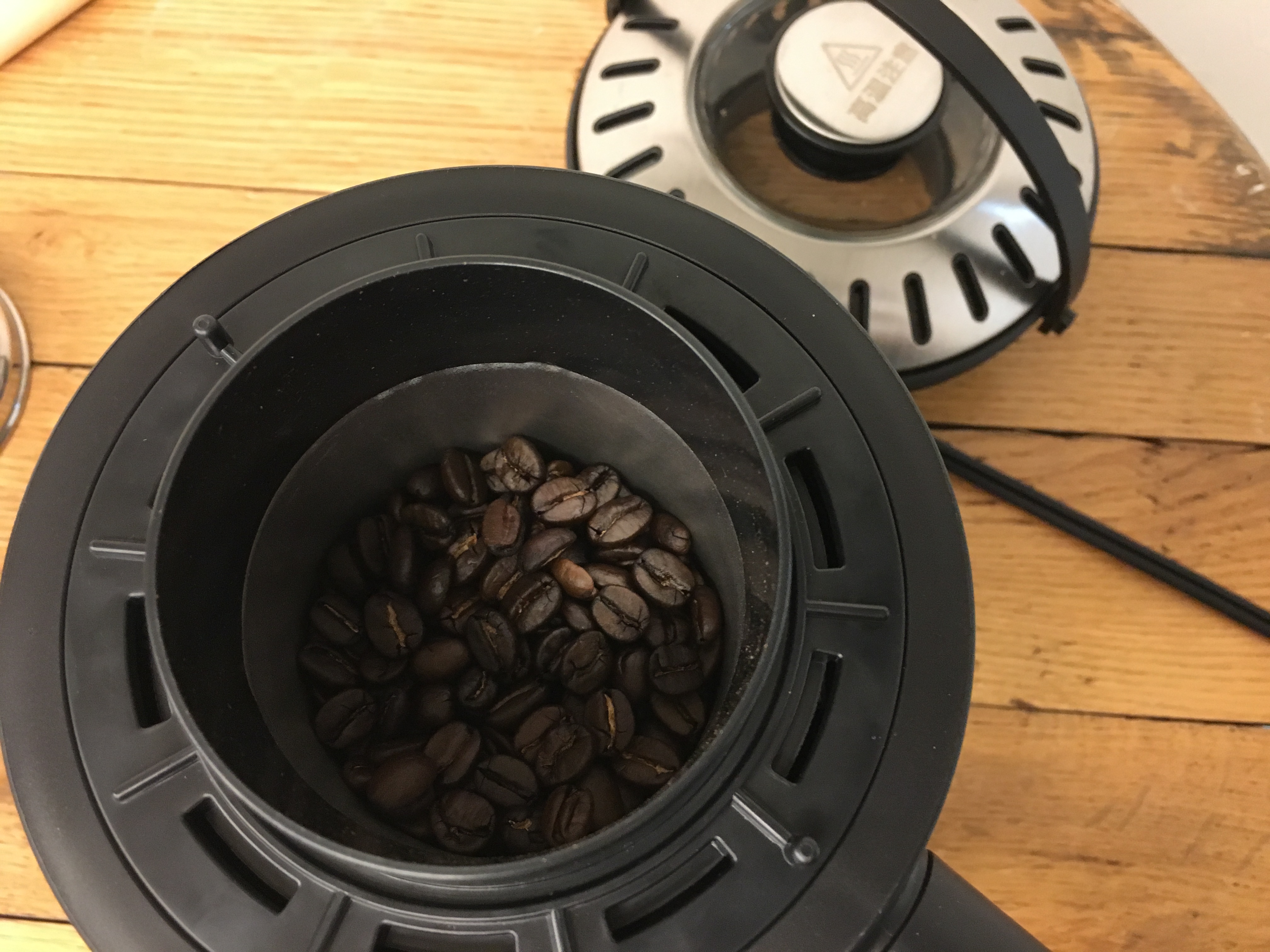 超簡単に自家焙煎！生豆を入れてボタンを押すだけ。電気式ロースター LITHON ライソン ホームロースター RT-01でコーヒー焙煎してドリップ！