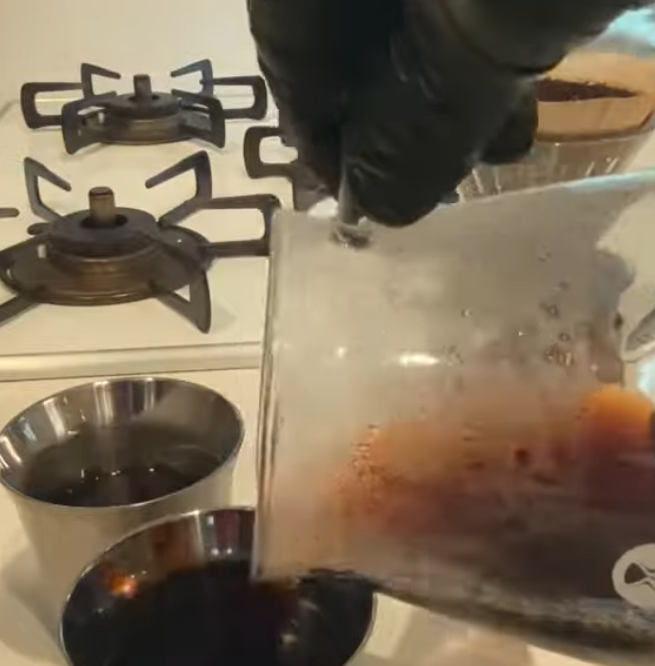 部屋の片付け途中のコーヒーブレイク☕😋