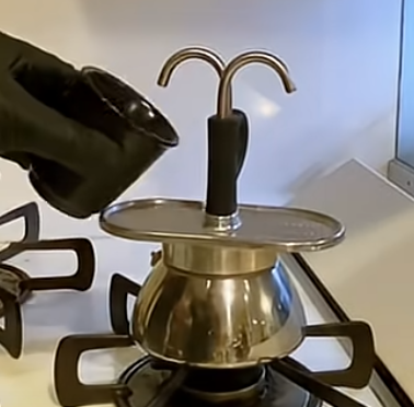 面白い道具で淹れるカフェラテ☕😋