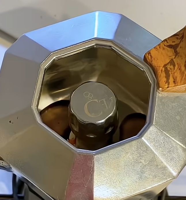 クレマたっぷりモカポットでアイスカフェラテ☕😋