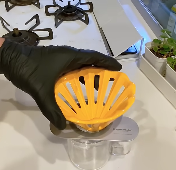 浅煎りと深煎りをブレンドしたコーヒーを丁寧にドリップ☕😋