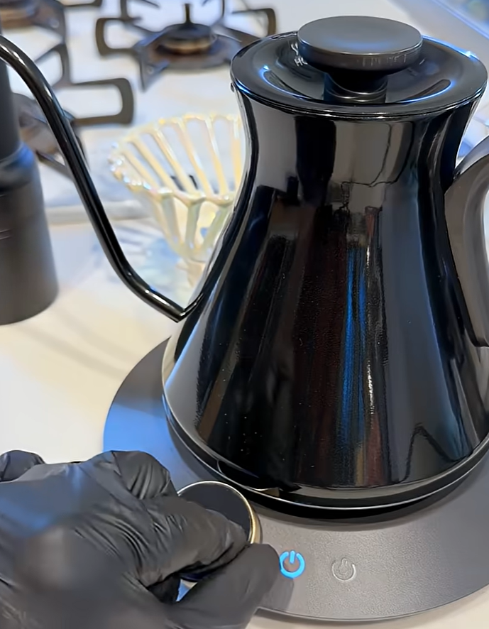 究極の電気ケトルで淹れる、最高のコーヒードリップ ☕😋
