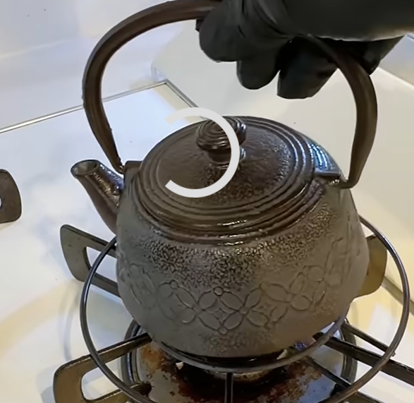 南部鉄器のやかんで沸かしたお湯で淹れる、朝のコーヒードリップ ☕😋