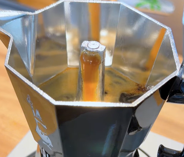 2026年のスタートに、モカポットで作る自家製カフェラテ ☕😋