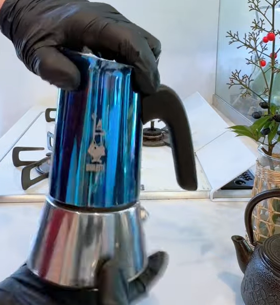 シンプルに、モカポットで作るアメリカーノ ☕😋