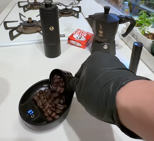 寒い朝にぴったりの、温かいモカコーヒー ☕😋