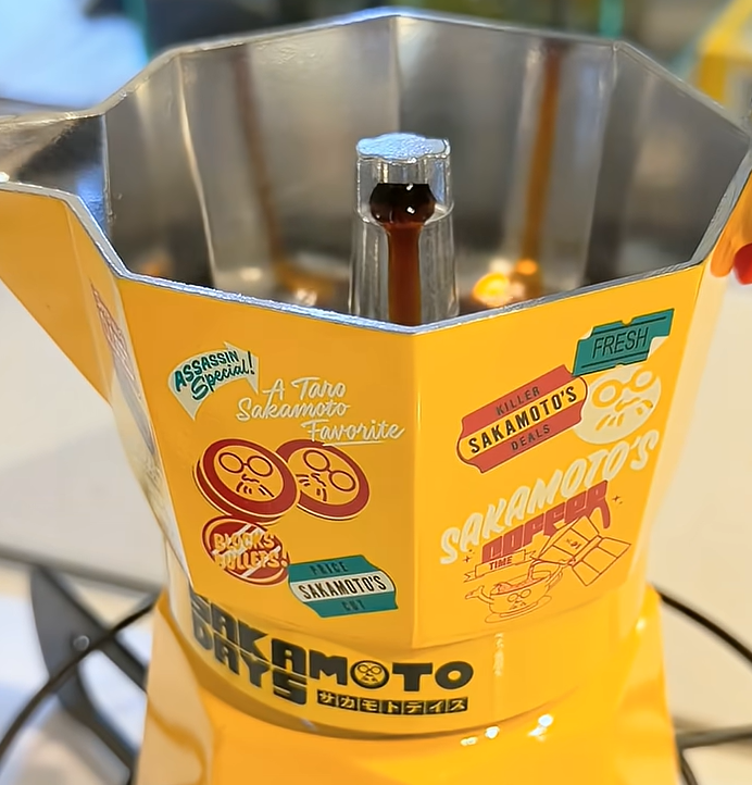 黄色いモカポットで楽しむ、静かなおうちカフェラテ ☕😌