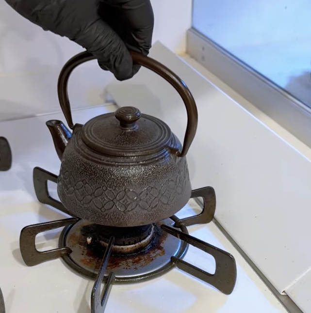 静かな時間の中で、朝のコーヒーを淹れる ☕😋